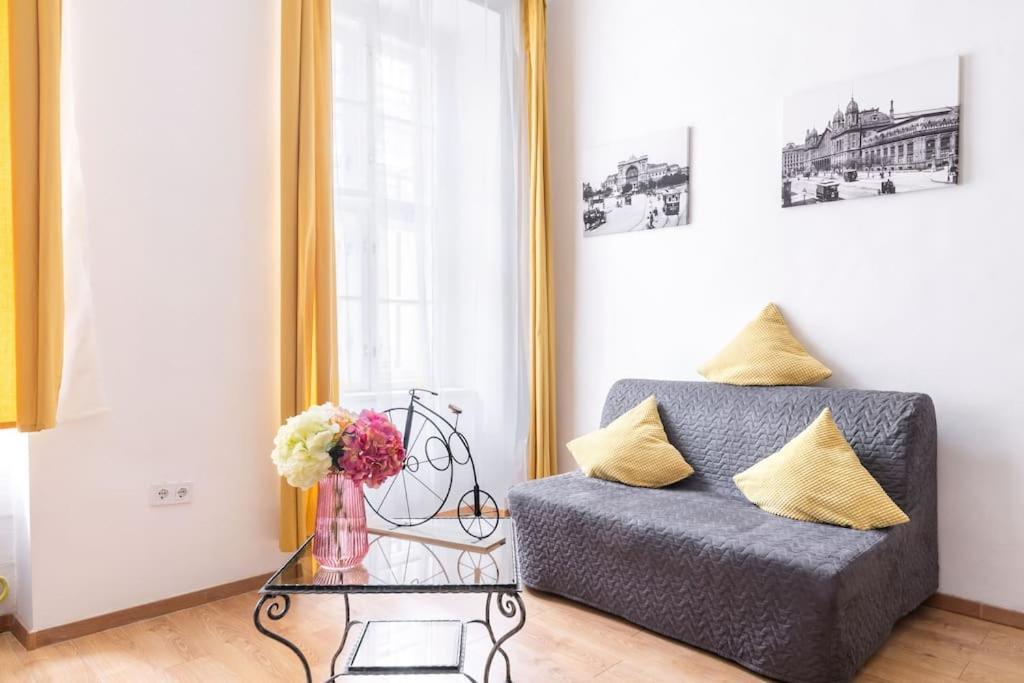 Vintage Style Cozy Downtown Apartment. 부다페스트 외부 사진